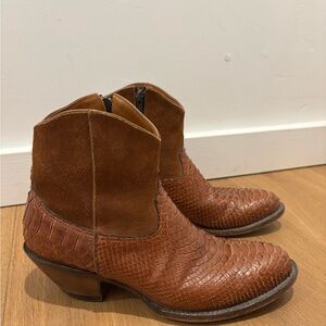 Kemo Sabe Python & Suede Pia Boots size 9